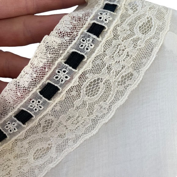 Vintage Linen and Lace Back Button Blouse - Picture 7 of 9